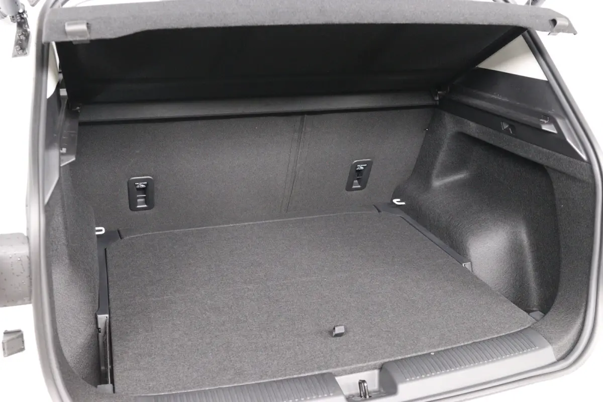 Luxury 64 kWh | 360 Camera | Warmtepomp | Stoel/Stuurverwarming | Clima | Navi | LED | Cruise Adaptive