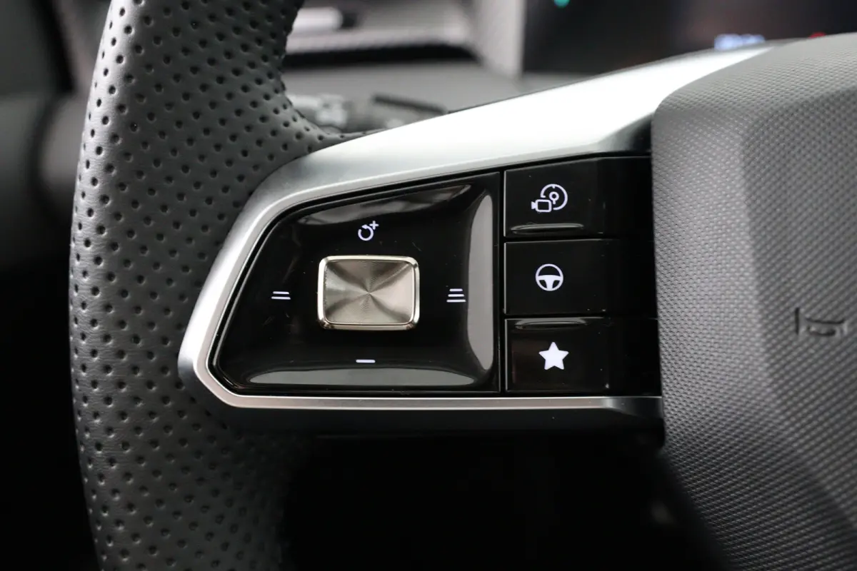 Luxury 64 kWh | 360 Camera | Warmtepomp | Stoel/Stuurverwarming | Clima | Navi | LED | Cruise Adaptive