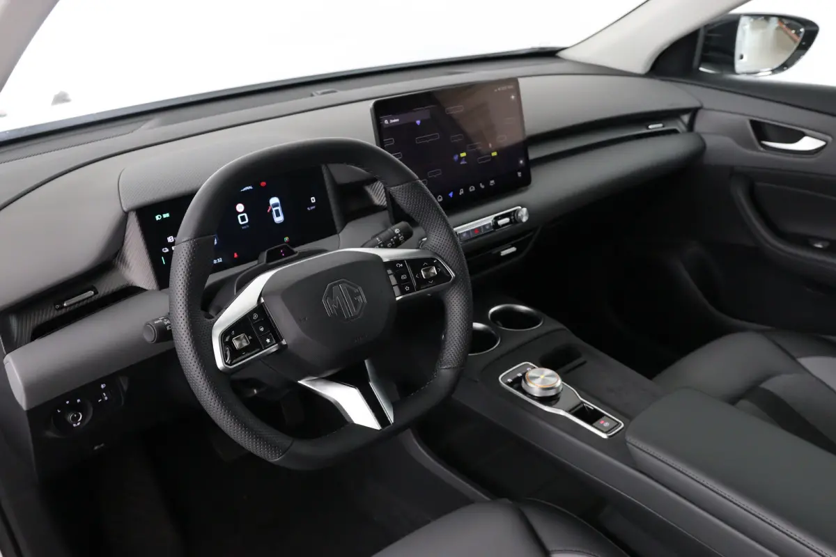 Luxury 64 kWh | 360 Camera | Warmtepomp | Stoel/Stuurverwarming | Clima | Navi | LED | Cruise Adaptive