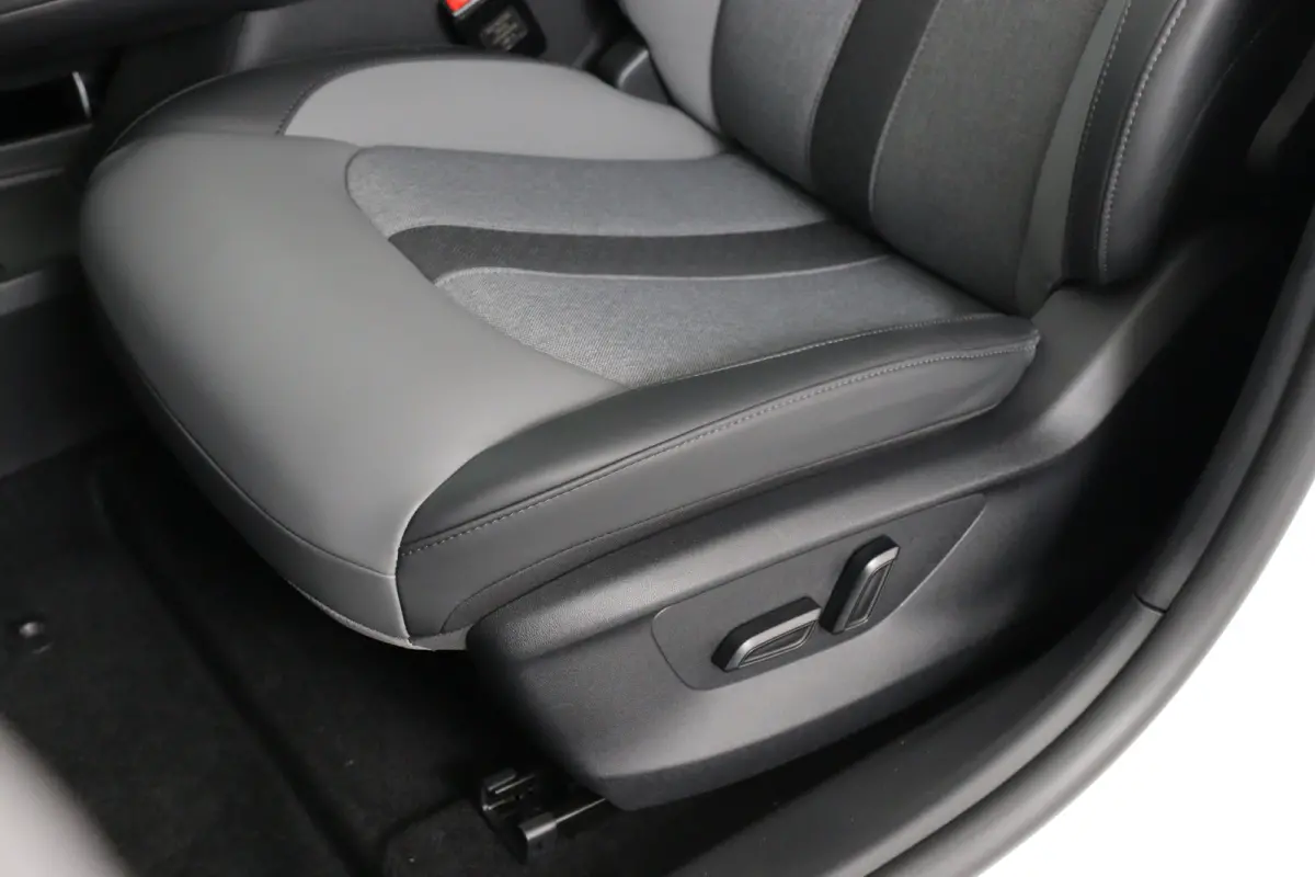 Luxury 64 kWh | 360 Camera | Warmtepomp | Stoel/Stuurverwarming | Clima | Navi | LED | Cruise Adaptive