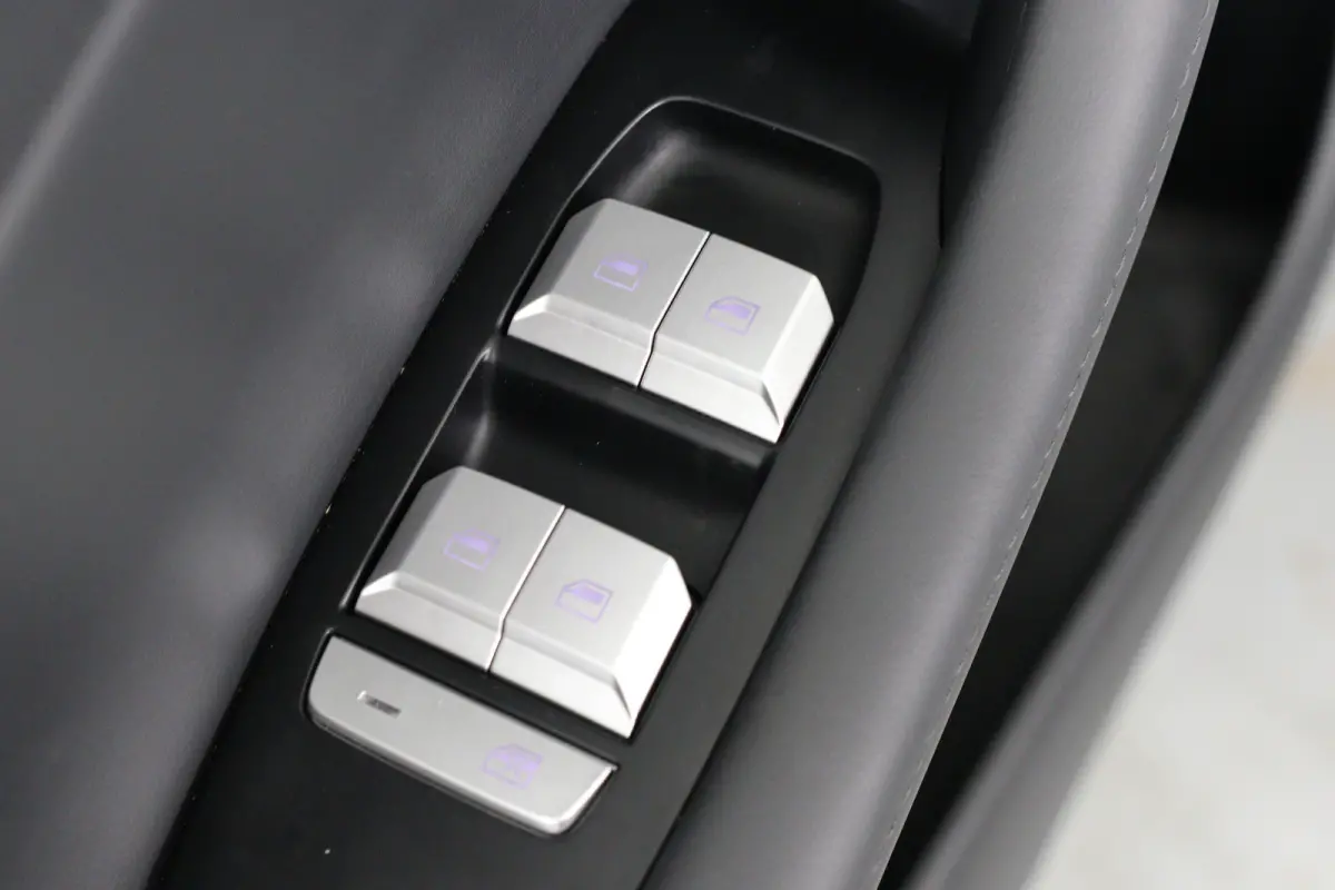 Luxury 64 kWh | 360 Camera | Warmtepomp | Stoel/Stuurverwarming | Clima | Navi | LED | Cruise Adaptive