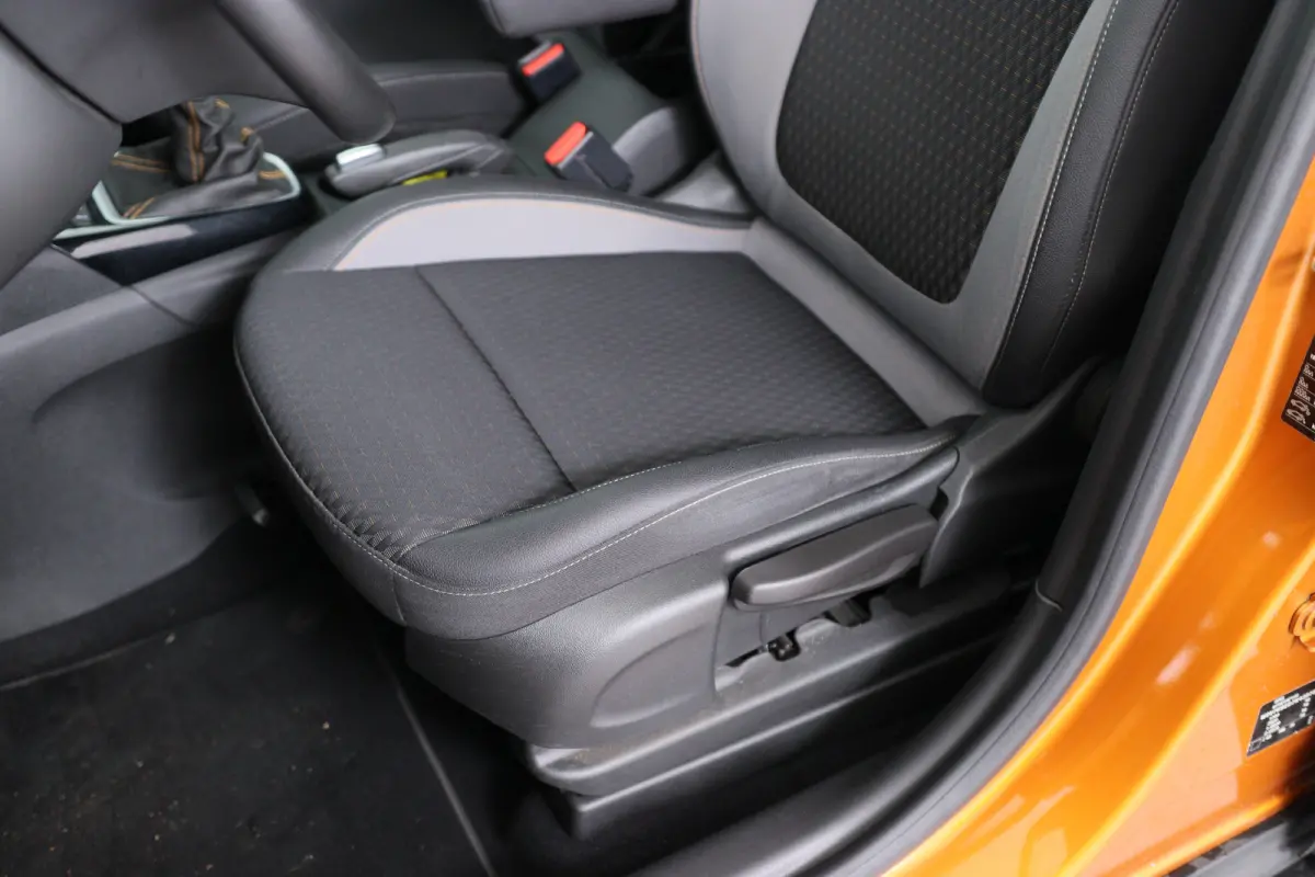 1.2 Turbo Innovation | Dealer Onderhouden! | Climate Control | Navigatie | Parkeersensoren | Keyless | Cruise Control | Apple Carplay / Android Auto | Lichtmetalen Velgen