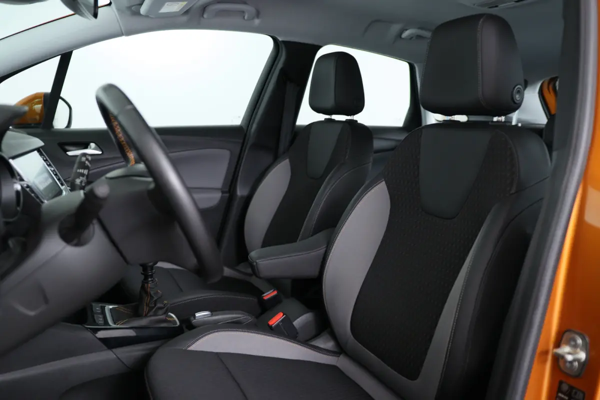 1.2 Turbo Innovation | Dealer Onderhouden! | Climate Control | Navigatie | Parkeersensoren | Keyless | Cruise Control | Apple Carplay / Android Auto | Lichtmetalen Velgen