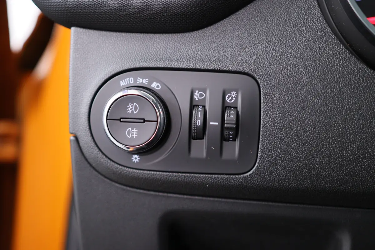 1.2 Turbo Innovation | Dealer Onderhouden! | Climate Control | Navigatie | Parkeersensoren | Keyless | Cruise Control | Apple Carplay / Android Auto | Lichtmetalen Velgen