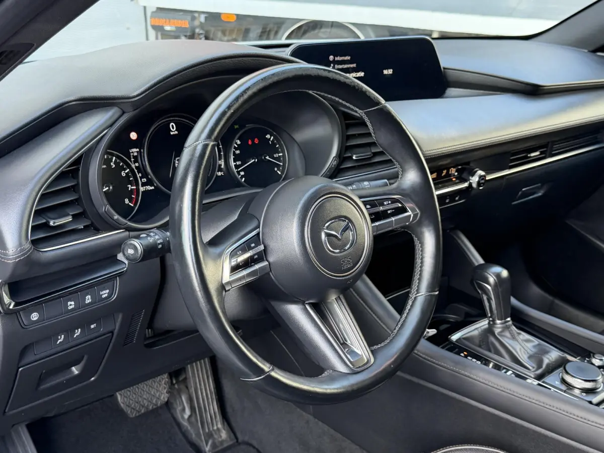 2.0 e-SkyActiv-G M Hybrid 122 Comfort met Bose | Apple Carplay / Android Auto | Navigatiesysteem | Licht + Regensensor | Elektrisch Verstelbare Bestuurderstoel  | Stoel + Stuurverwarming | P