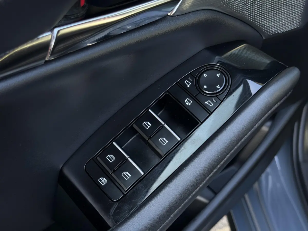 2.0 e-SkyActiv-G M Hybrid 122 Comfort met Bose | Apple Carplay / Android Auto | Navigatiesysteem | Licht + Regensensor | Elektrisch Verstelbare Bestuurderstoel  | Stoel + Stuurverwarming | P
