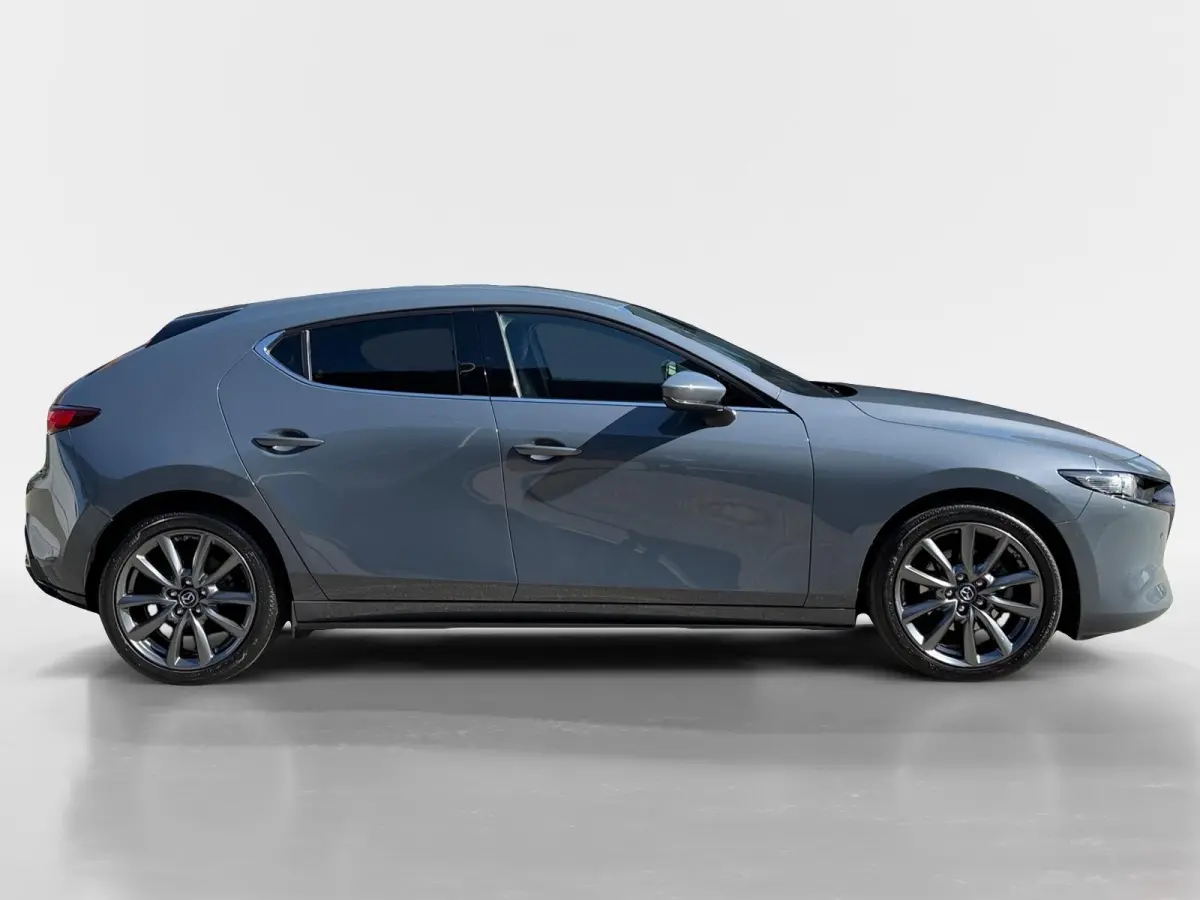 2.0 e-SkyActiv-G M Hybrid 122 Comfort met Bose | Apple Carplay / Android Auto | Navigatiesysteem | Licht + Regensensor | Elektrisch Verstelbare Bestuurderstoel  | Stoel + Stuurverwarming | P