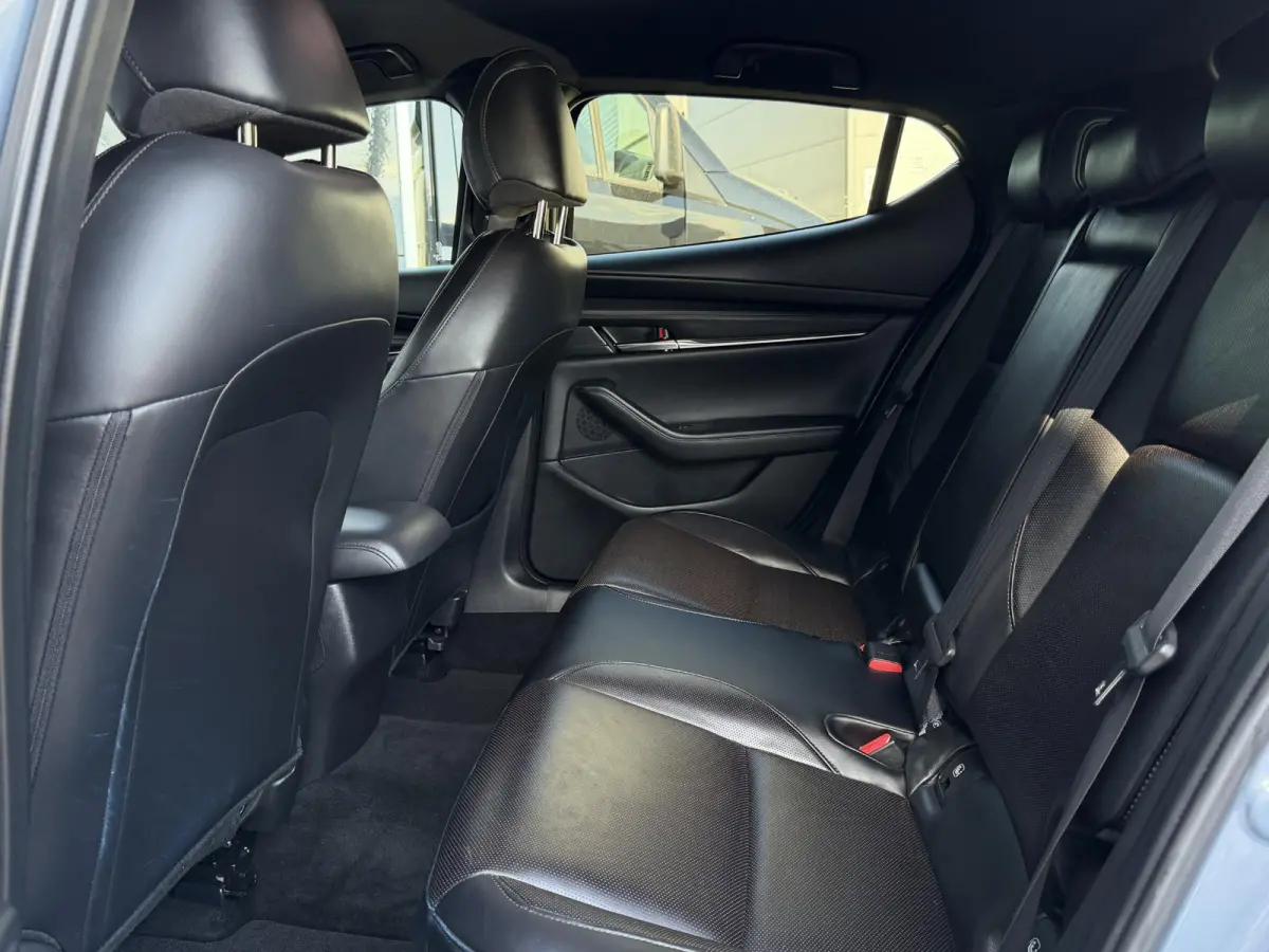 2.0 e-SkyActiv-G M Hybrid 122 Comfort met Bose | Apple Carplay / Android Auto | Navigatiesysteem | Licht + Regensensor | Elektrisch Verstelbare Bestuurderstoel  | Stoel + Stuurverwarming | P