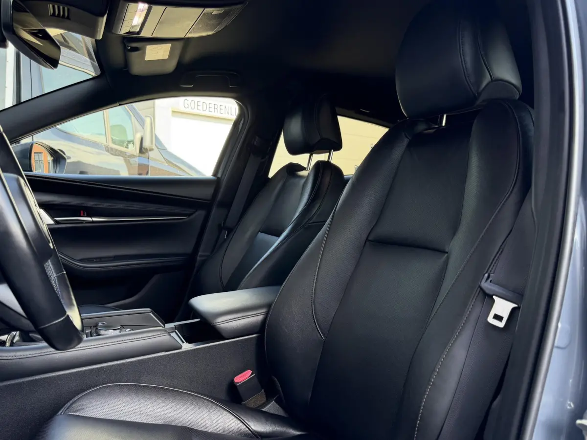 2.0 e-SkyActiv-G M Hybrid 122 Comfort met Bose | Apple Carplay / Android Auto | Navigatiesysteem | Licht + Regensensor | Elektrisch Verstelbare Bestuurderstoel  | Stoel + Stuurverwarming | P