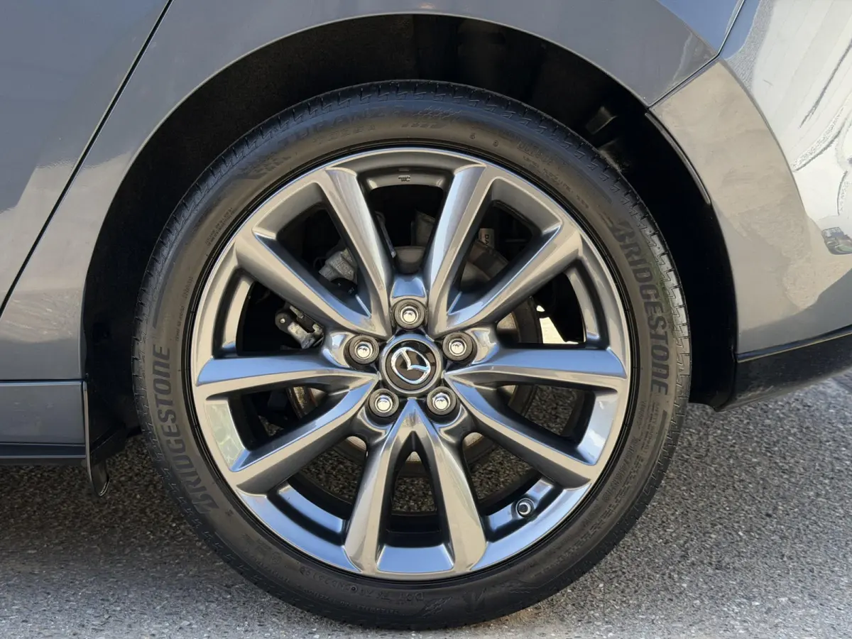 2.0 e-SkyActiv-G M Hybrid 122 Comfort met Bose | Apple Carplay / Android Auto | Navigatiesysteem | Licht + Regensensor | Elektrisch Verstelbare Bestuurderstoel  | Stoel + Stuurverwarming | P