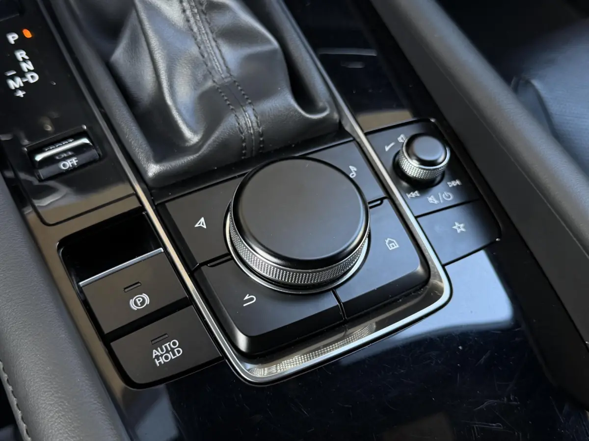 2.0 e-SkyActiv-G M Hybrid 122 Comfort met Bose | Apple Carplay / Android Auto | Navigatiesysteem | Licht + Regensensor | Elektrisch Verstelbare Bestuurderstoel  | Stoel + Stuurverwarming | P