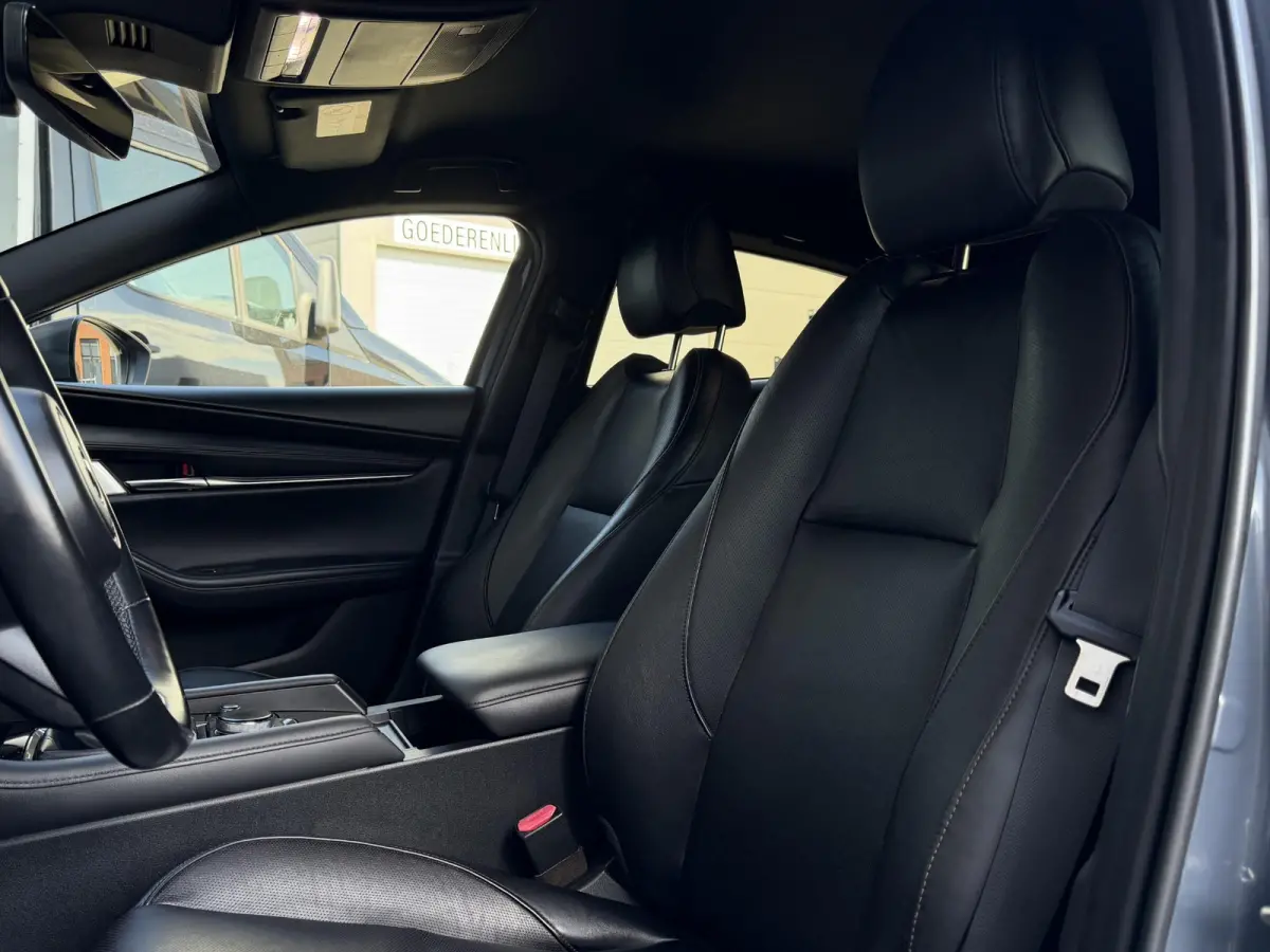 2.0 e-SkyActiv-G M Hybrid 122 Comfort met Bose | Apple Carplay / Android Auto | Navigatiesysteem | Licht + Regensensor | Elektrisch Verstelbare Bestuurderstoel  | Stoel + Stuurverwarming | P