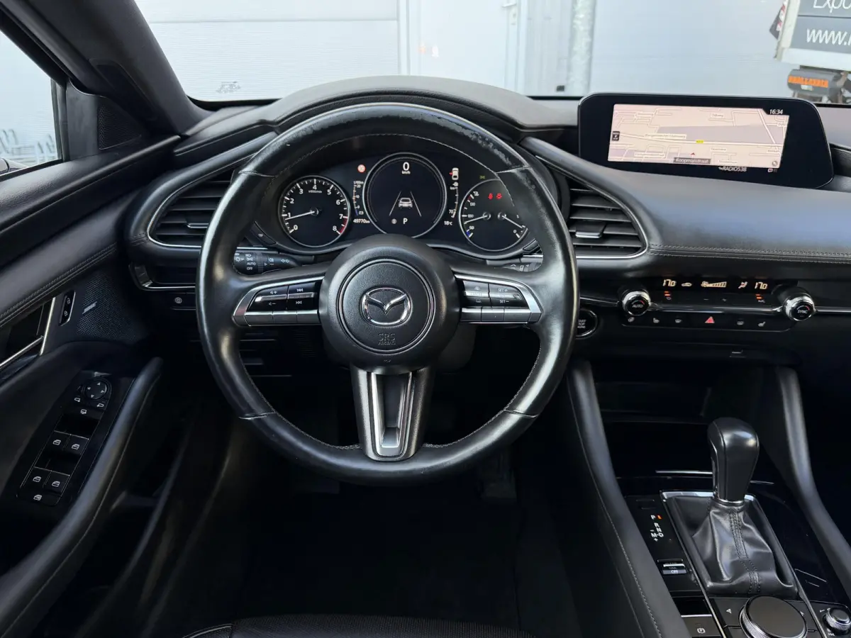 2.0 e-SkyActiv-G M Hybrid 122 Comfort met Bose | Apple Carplay / Android Auto | Navigatiesysteem | Licht + Regensensor | Elektrisch Verstelbare Bestuurderstoel  | Stoel + Stuurverwarming | P