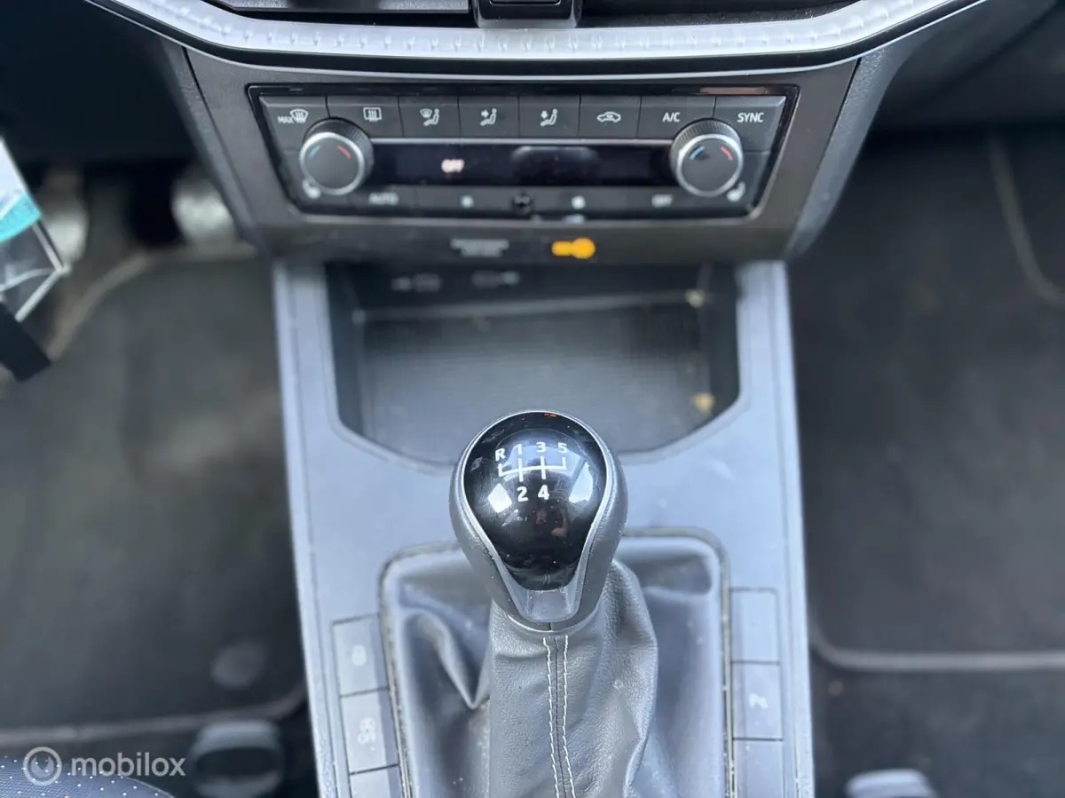 1.0 EcoTSI Style Business Connect | 02/2023 | 82.976 km | NL Auto | BTW | Rood Metallic