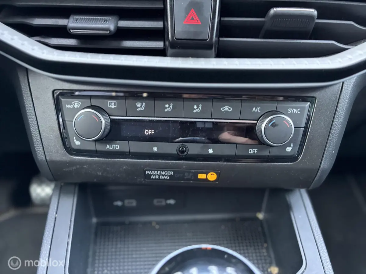 1.0 EcoTSI Style Business Connect | 02/2023 | 82.976 km | NL Auto | BTW | Rood Metallic