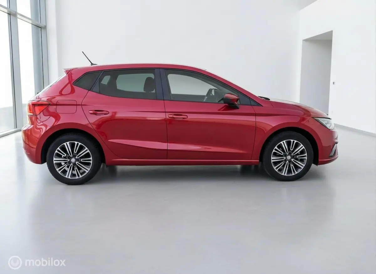 1.0 EcoTSI Style Business Connect | 02/2023 | 82.976 km | NL Auto | BTW | Rood Metallic