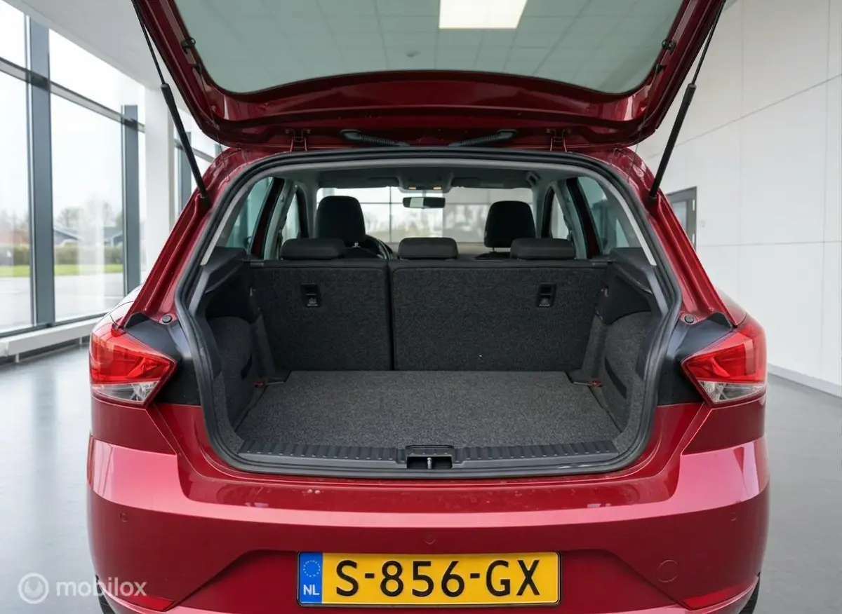 1.0 EcoTSI Style Business Connect | 02/2023 | 82.976 km | NL Auto | BTW | Rood Metallic