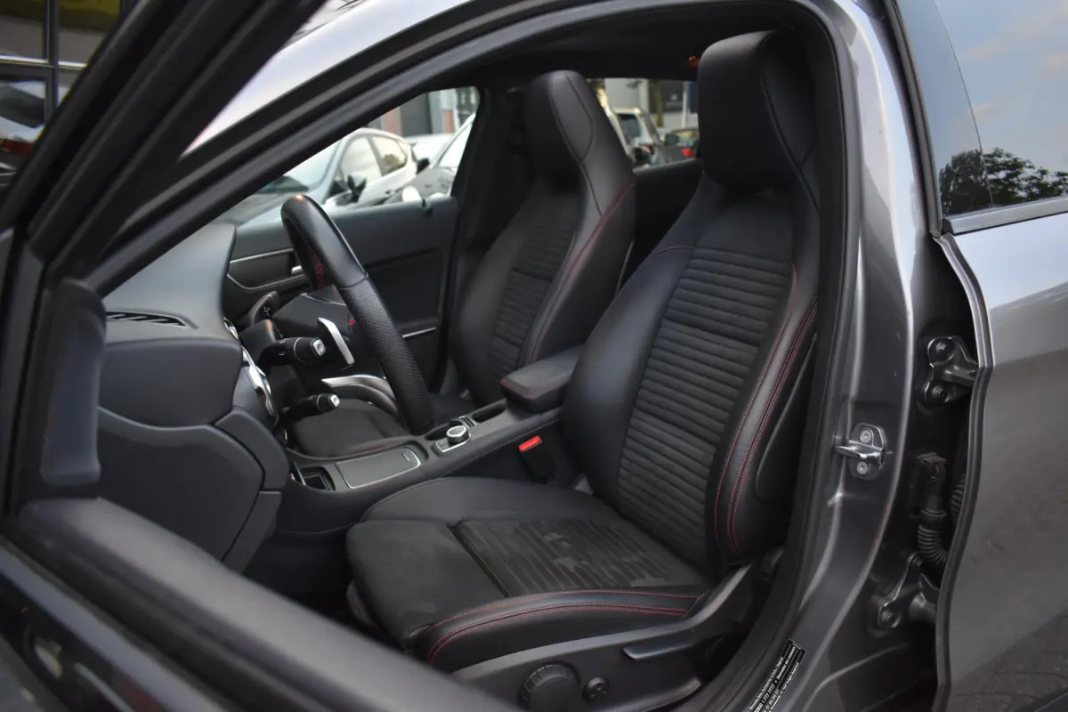 180 AMG Line Pano Keyless Camera LED