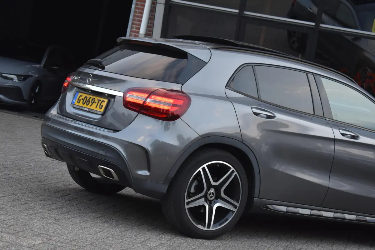 180 AMG Line Pano Keyless Camera LED
