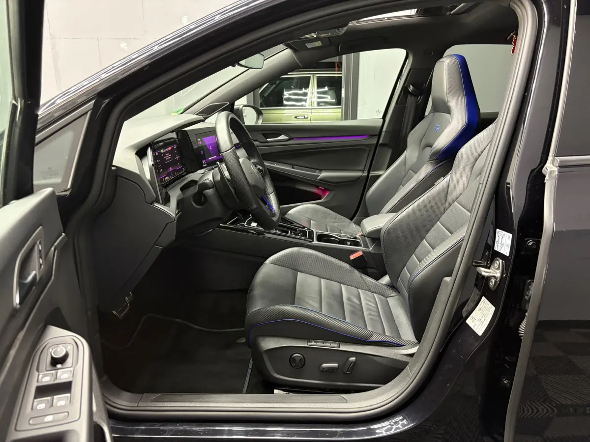 8 2.0 TSI R 4Motion Akra