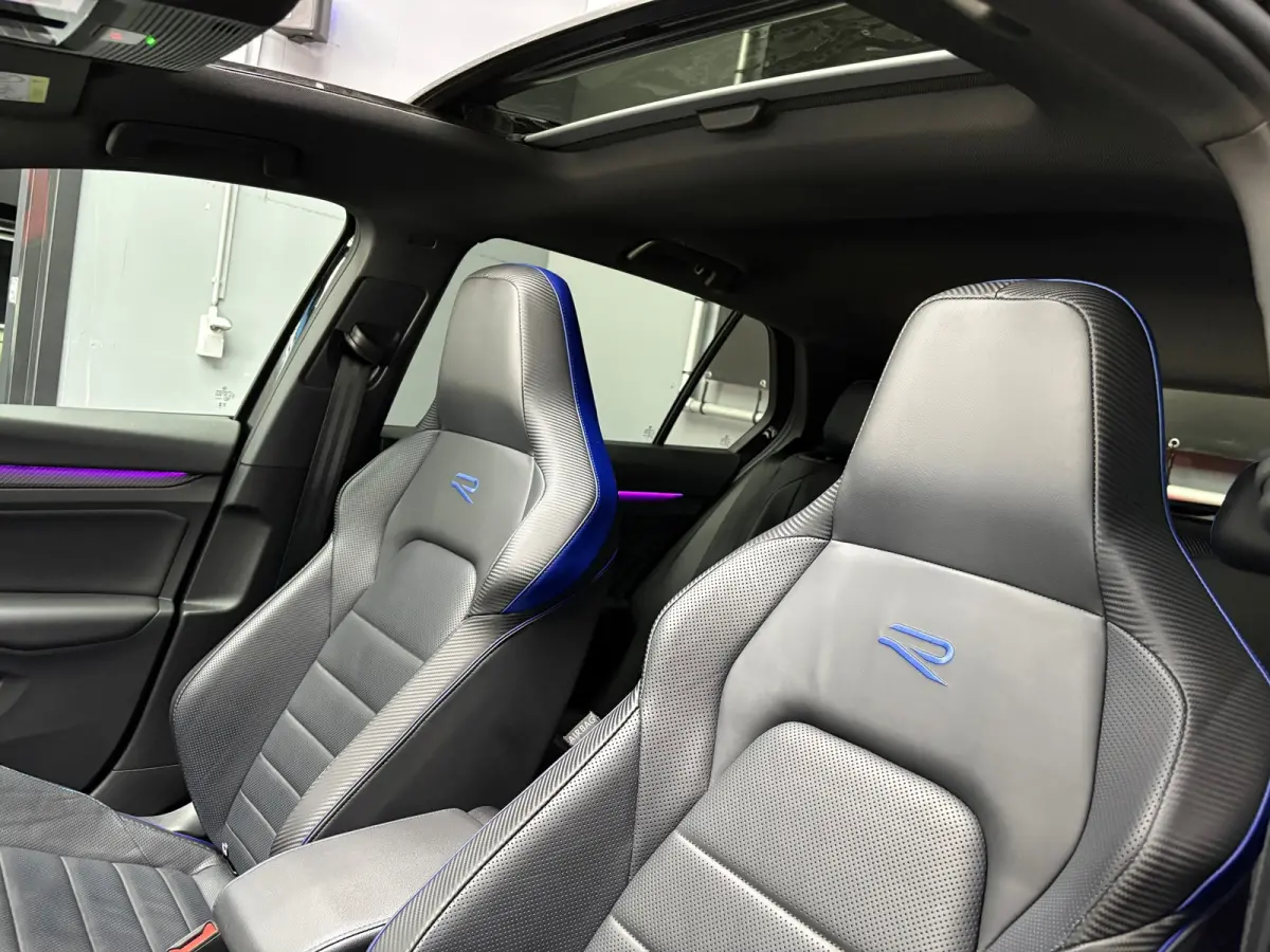 8 2.0 TSI R 4Motion Akra