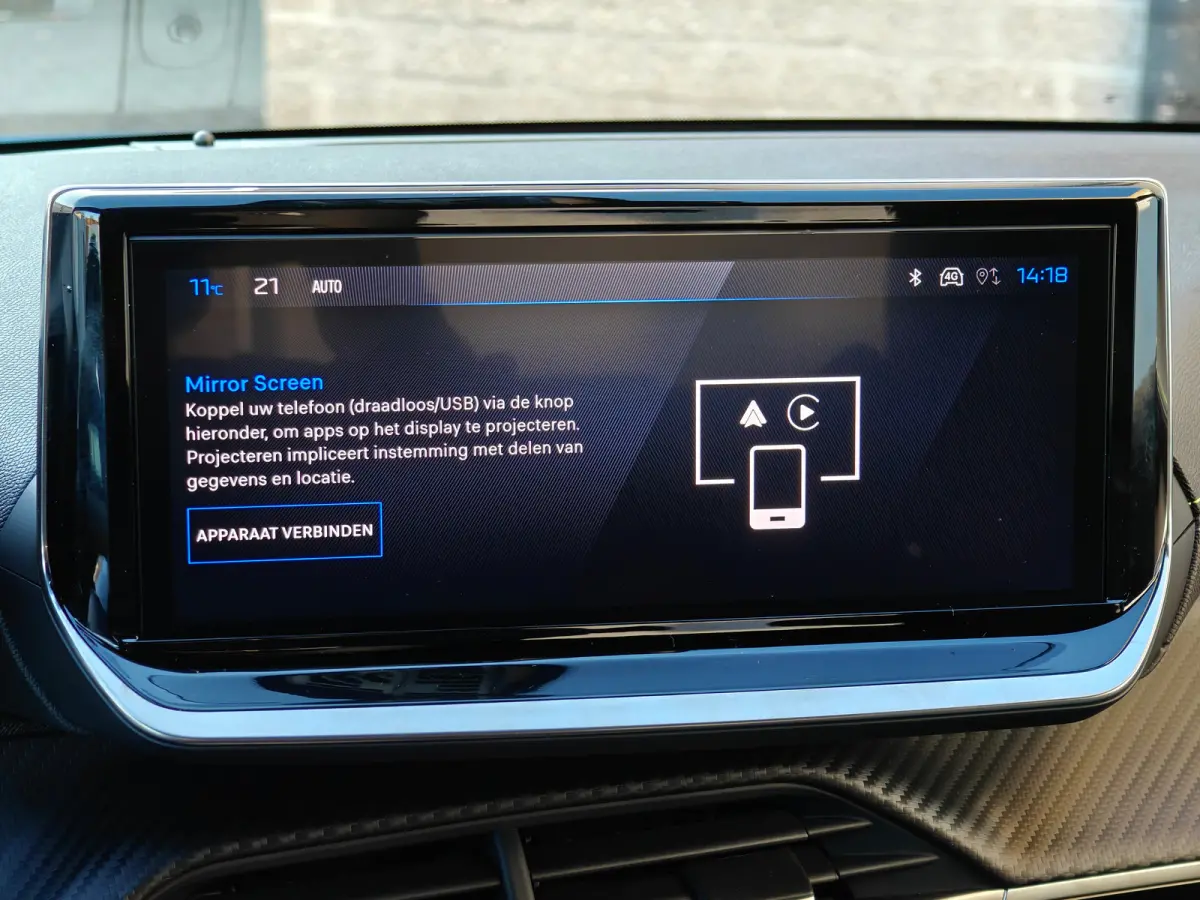 GT | Armsteunen op de voorportieren bekleed met kunstleder met groen sierstiksel (GT-Line) | Climate Control | Dashboard en deurpanelen in kunststof met carboneffect
