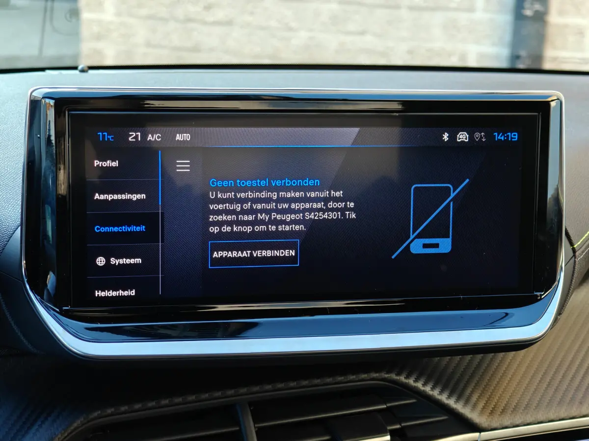 GT | Armsteunen op de voorportieren bekleed met kunstleder met groen sierstiksel (GT-Line) | Climate Control | Dashboard en deurpanelen in kunststof met carboneffect