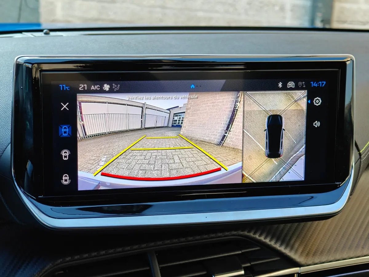 GT | Armsteunen op de voorportieren bekleed met kunstleder met groen sierstiksel (GT-Line) | Climate Control | Dashboard en deurpanelen in kunststof met carboneffect
