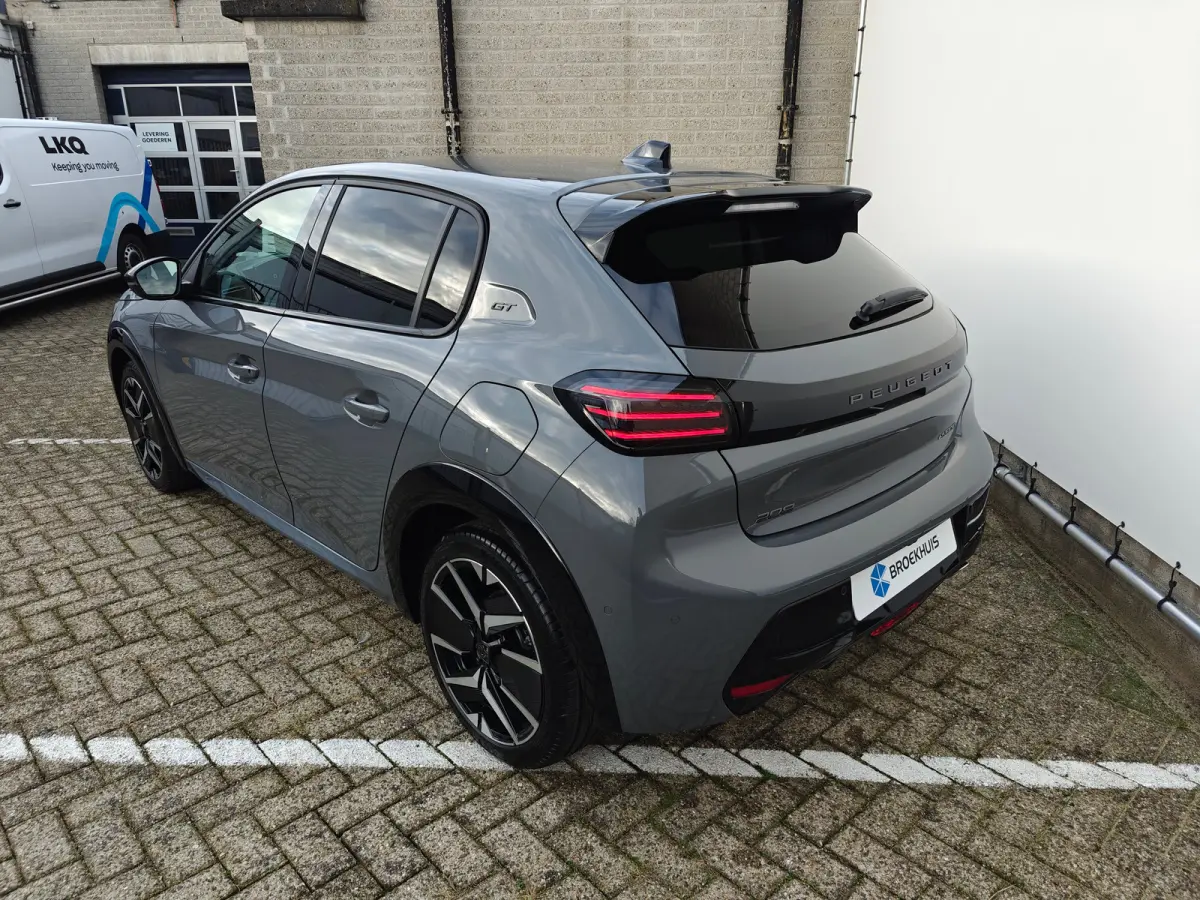 GT | Armsteunen op de voorportieren bekleed met kunstleder met groen sierstiksel (GT-Line) | Climate Control | Dashboard en deurpanelen in kunststof met carboneffect