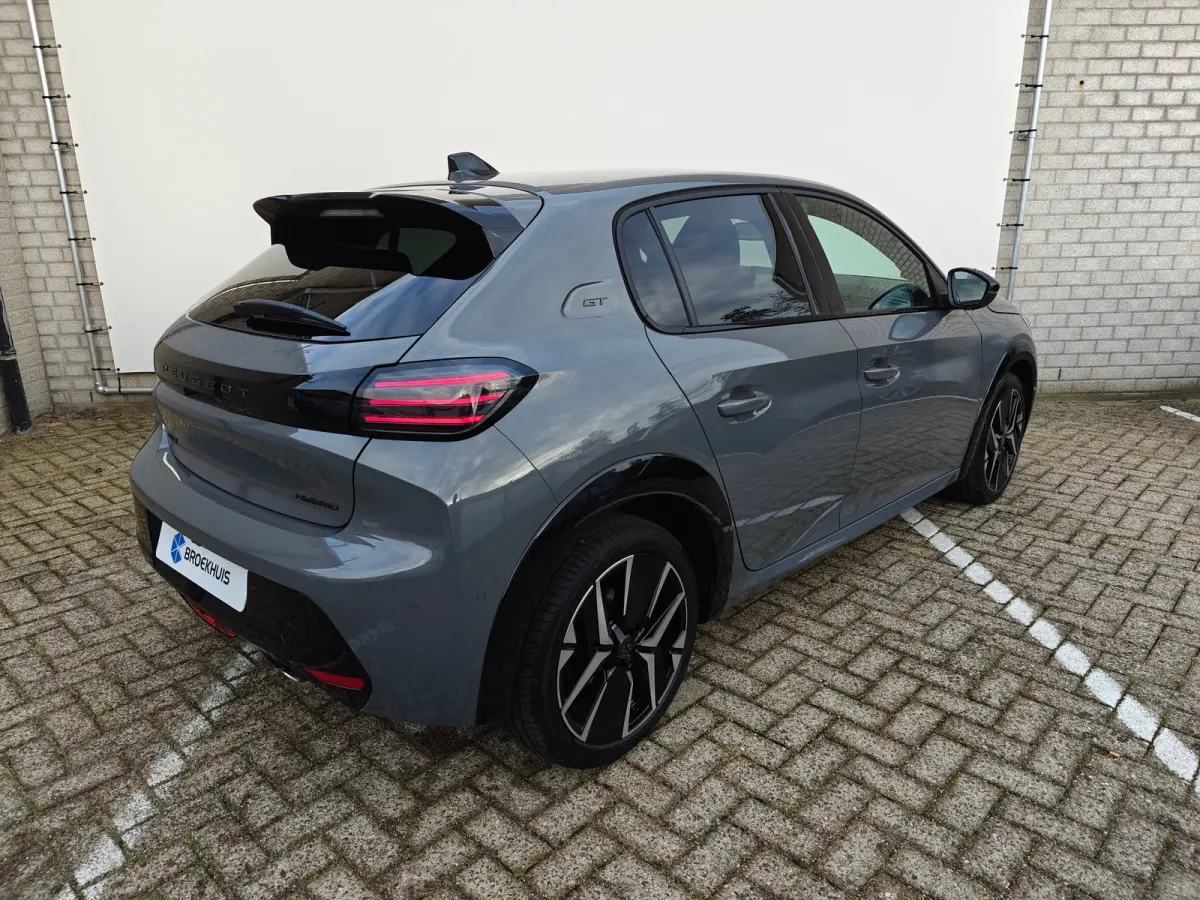 GT | Armsteunen op de voorportieren bekleed met kunstleder met groen sierstiksel (GT-Line) | Climate Control | Dashboard en deurpanelen in kunststof met carboneffect