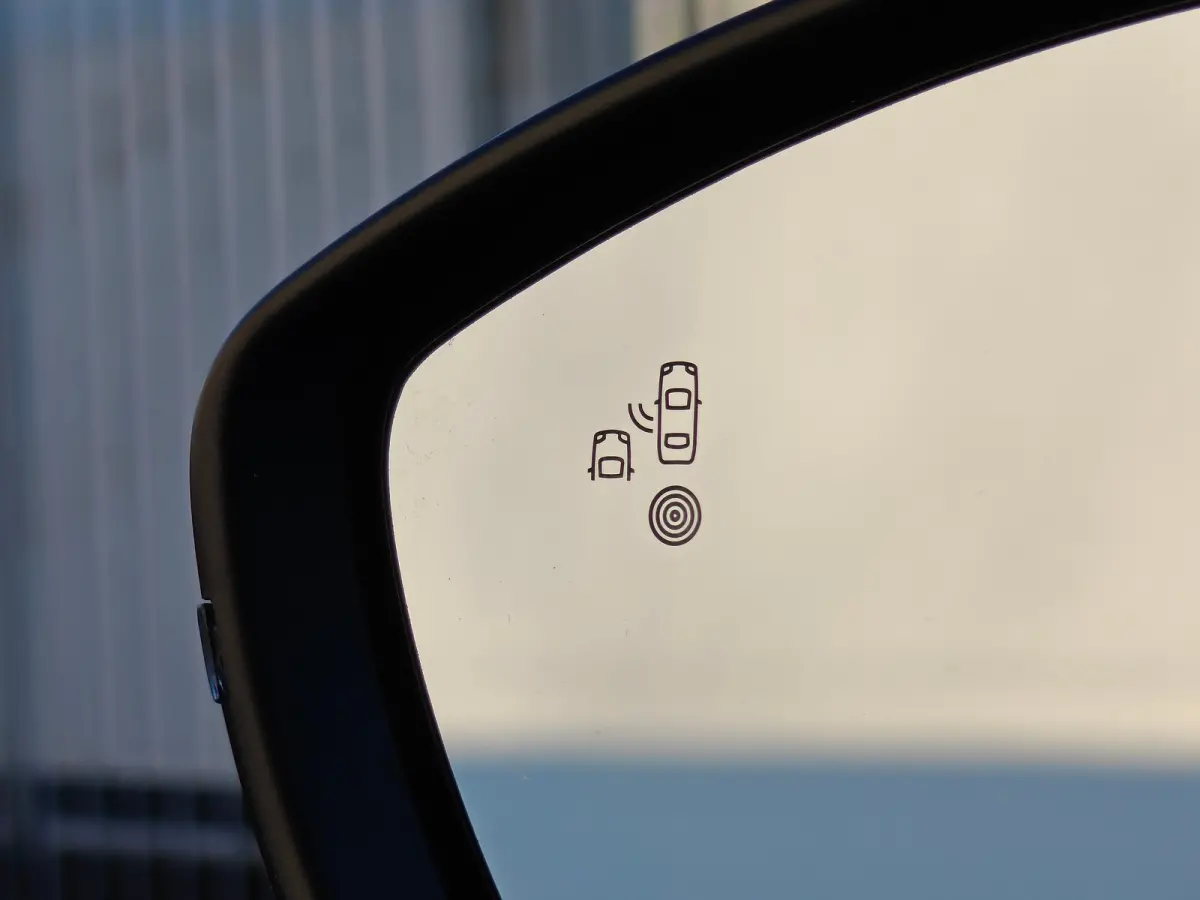GT | Armsteunen op de voorportieren bekleed met kunstleder met groen sierstiksel (GT-Line) | Climate Control | Dashboard en deurpanelen in kunststof met carboneffect