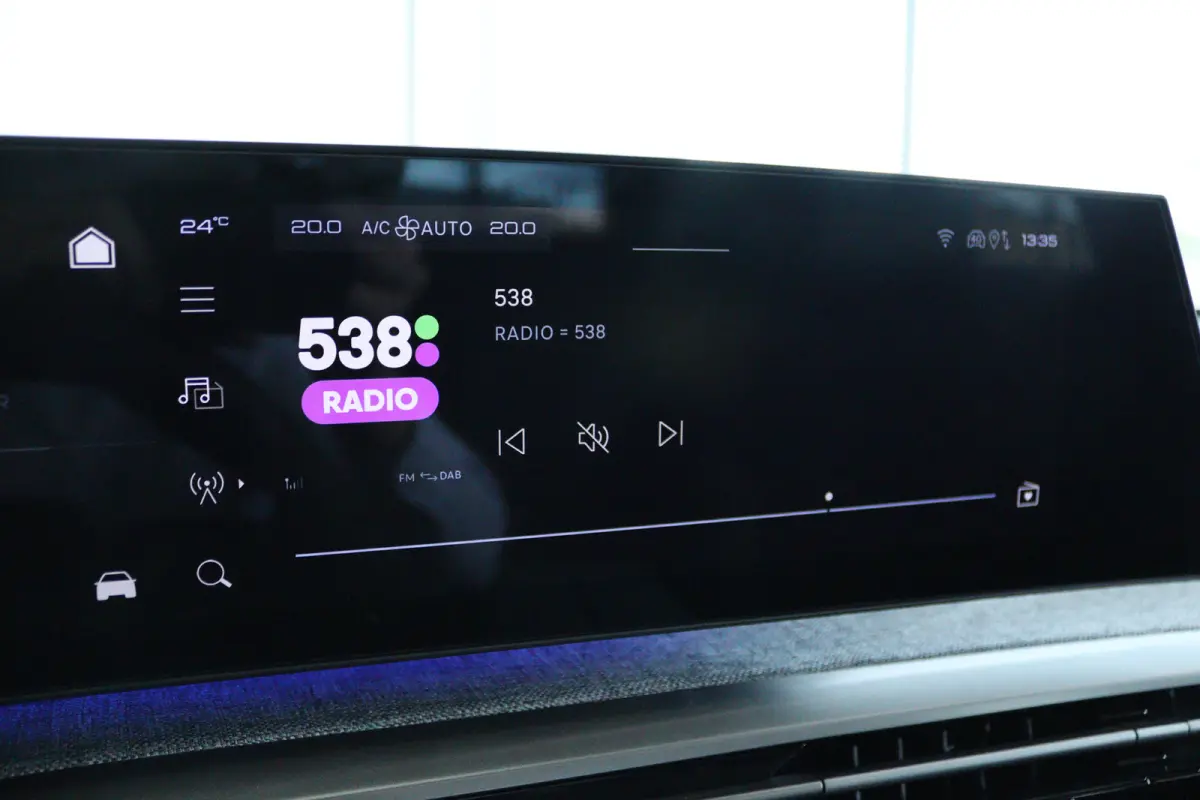 Launch Edition | Advanced Active Safety Brake met camera en radar (Pack Safety Plus) | Climate Control | Elektrische parkeerrem