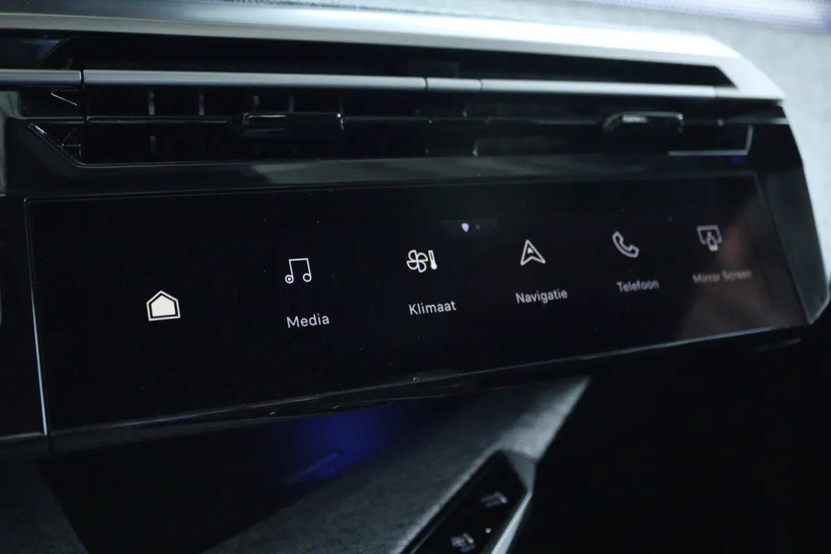 Launch Edition | Advanced Active Safety Brake met camera en radar (Pack Safety Plus) | Climate Control | Elektrische parkeerrem