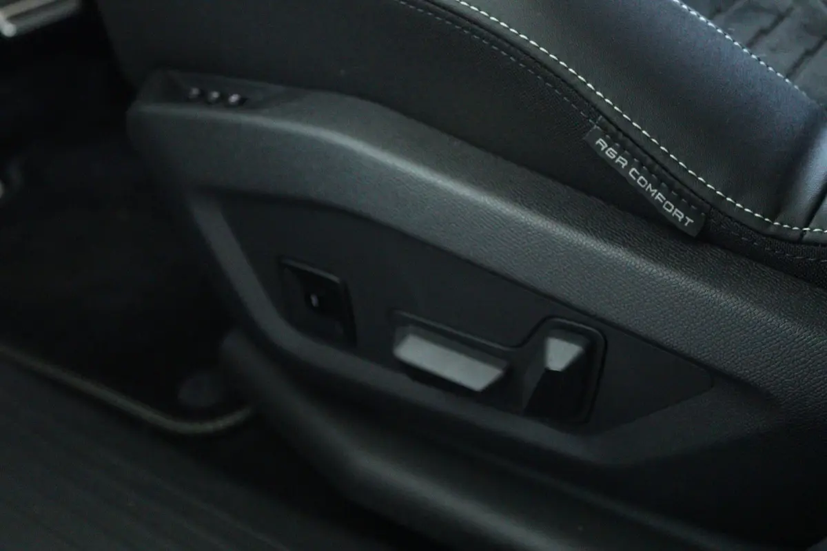 Launch Edition | Advanced Active Safety Brake met camera en radar (Pack Safety Plus) | Climate Control | Elektrische parkeerrem