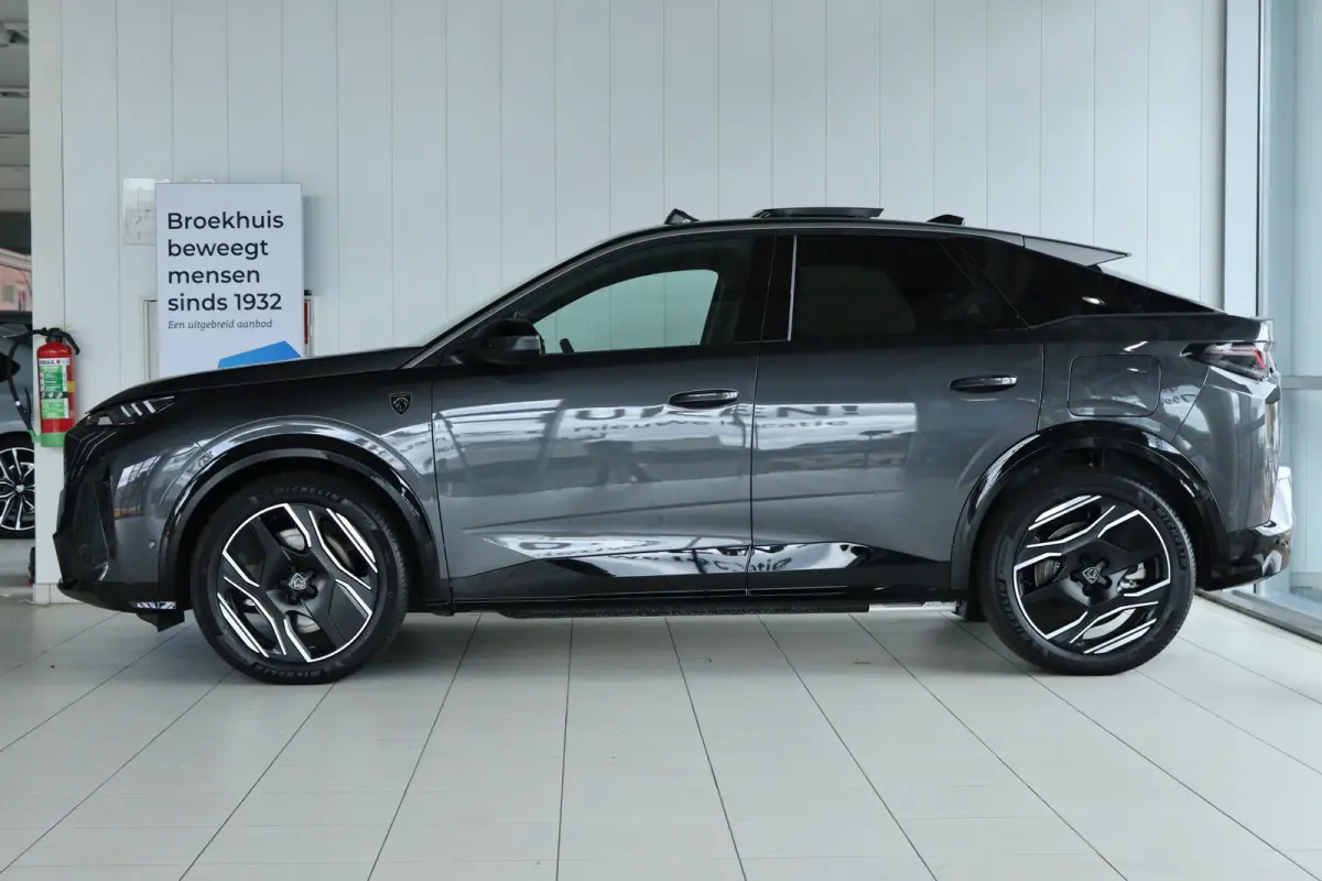 Launch Edition | Advanced Active Safety Brake met camera en radar (Pack Safety Plus) | Climate Control | Elektrische parkeerrem
