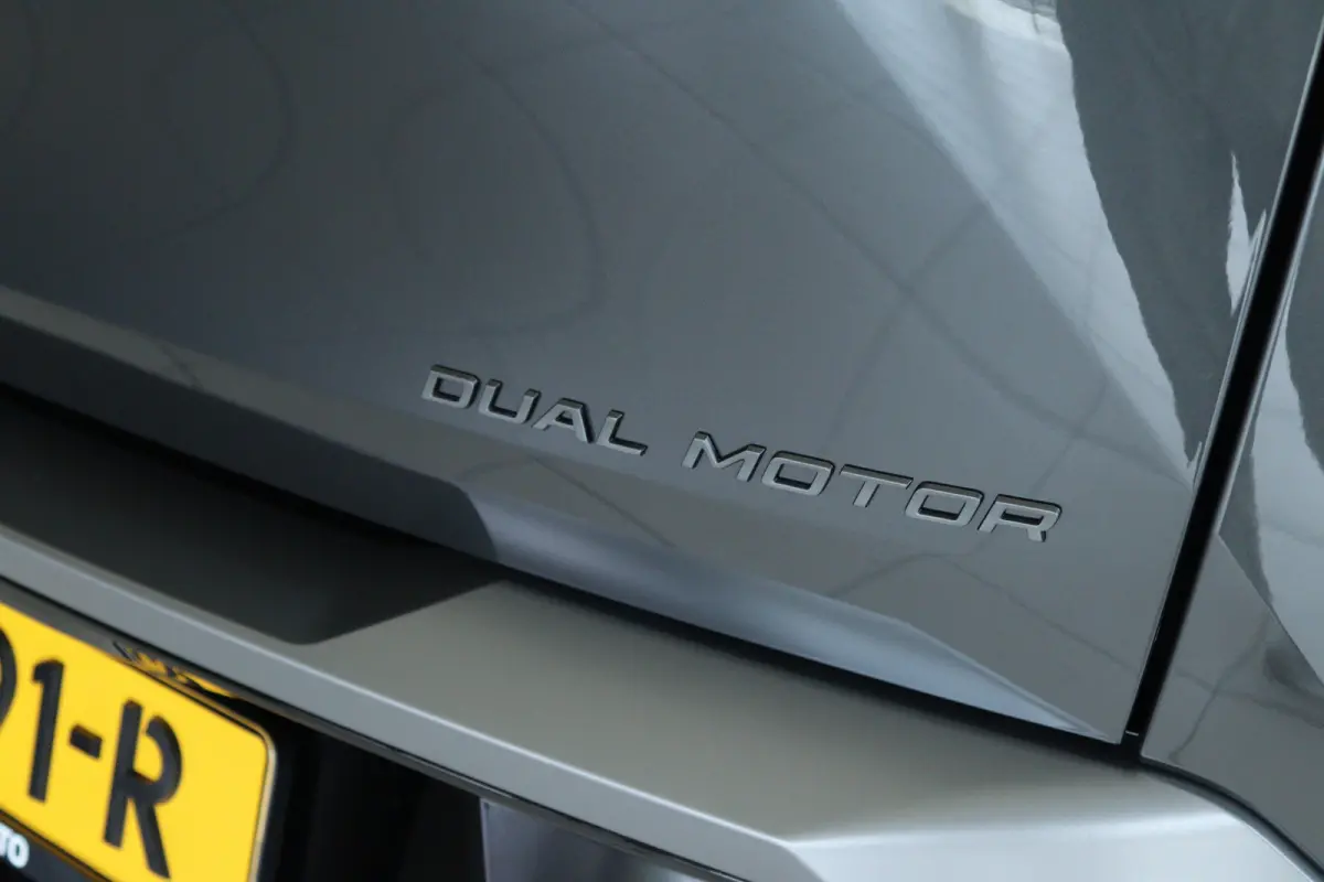 Launch Edition | Advanced Active Safety Brake met camera en radar (Pack Safety Plus) | Climate Control | Elektrische parkeerrem