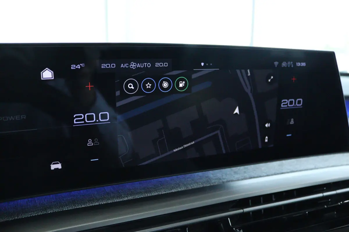 Launch Edition | Advanced Active Safety Brake met camera en radar (Pack Safety Plus) | Climate Control | Elektrische parkeerrem