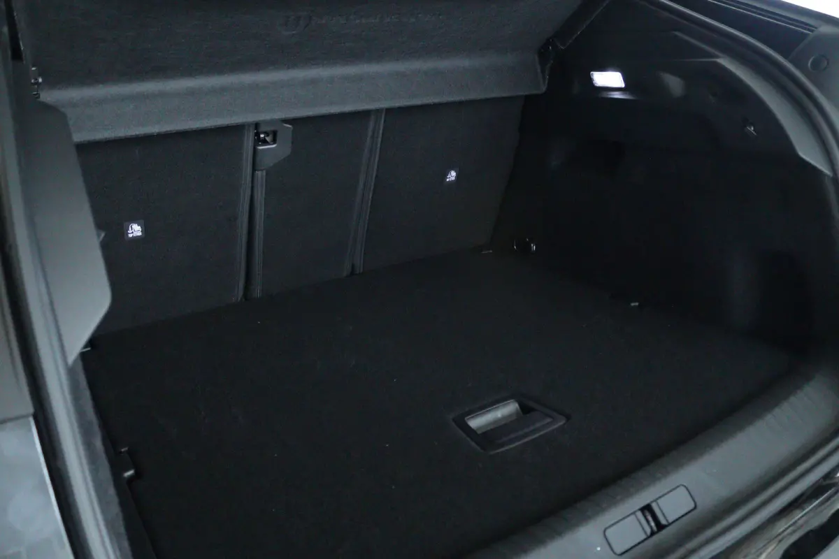 Launch Edition | Advanced Active Safety Brake met camera en radar (Pack Safety Plus) | Climate Control | Elektrische parkeerrem