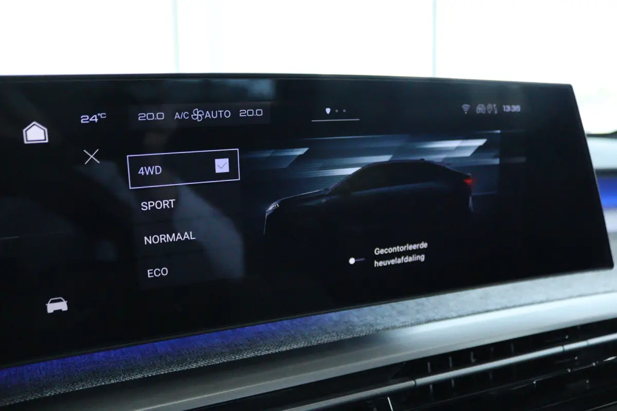 Launch Edition | Advanced Active Safety Brake met camera en radar (Pack Safety Plus) | Climate Control | Elektrische parkeerrem