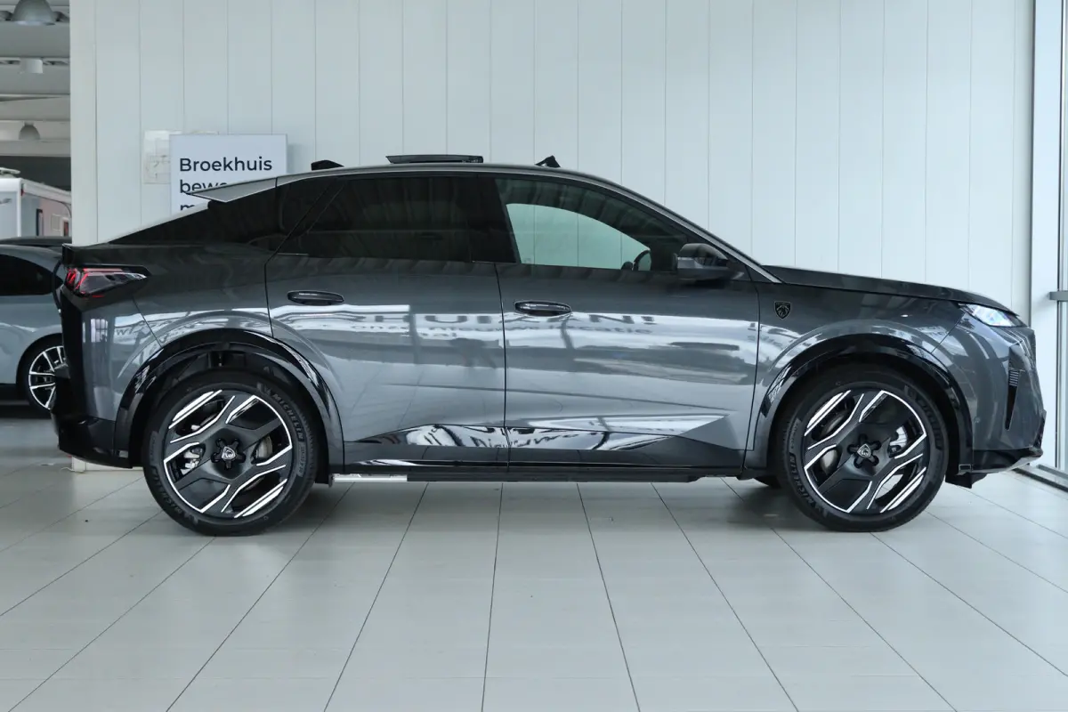 Launch Edition | Advanced Active Safety Brake met camera en radar (Pack Safety Plus) | Climate Control | Elektrische parkeerrem
