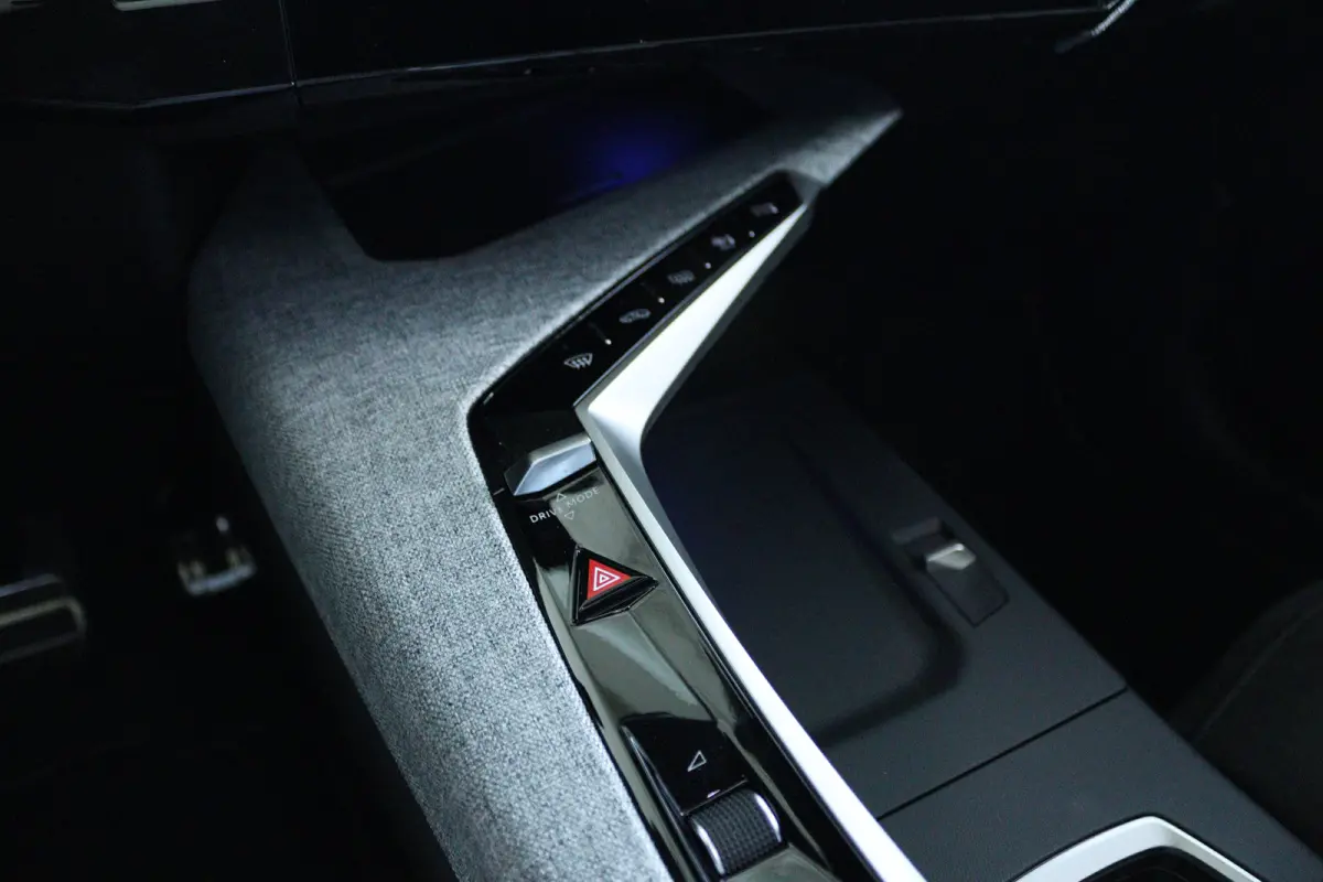 Launch Edition | Advanced Active Safety Brake met camera en radar (Pack Safety Plus) | Climate Control | Elektrische parkeerrem