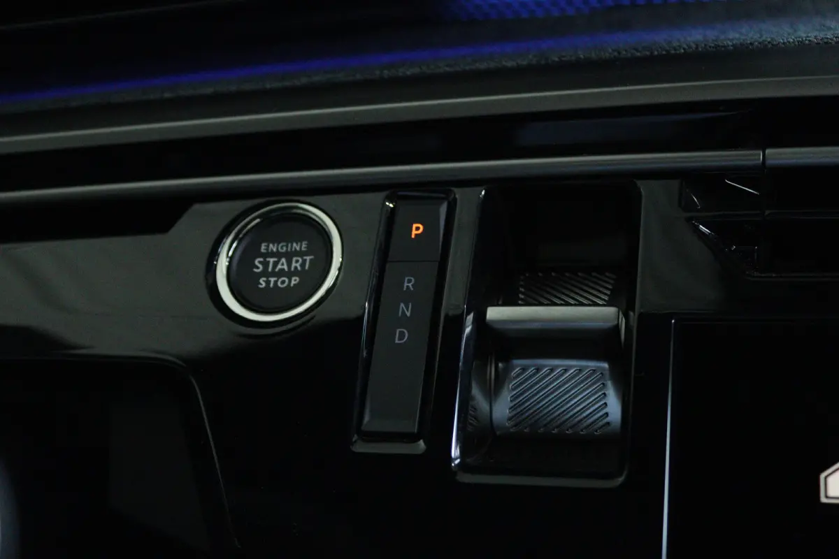 Launch Edition | Advanced Active Safety Brake met camera en radar (Pack Safety Plus) | Climate Control | Elektrische parkeerrem