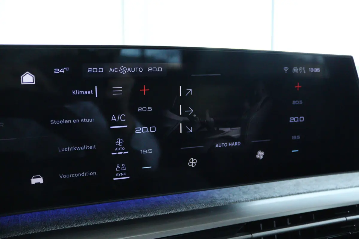 Launch Edition | Advanced Active Safety Brake met camera en radar (Pack Safety Plus) | Climate Control | Elektrische parkeerrem