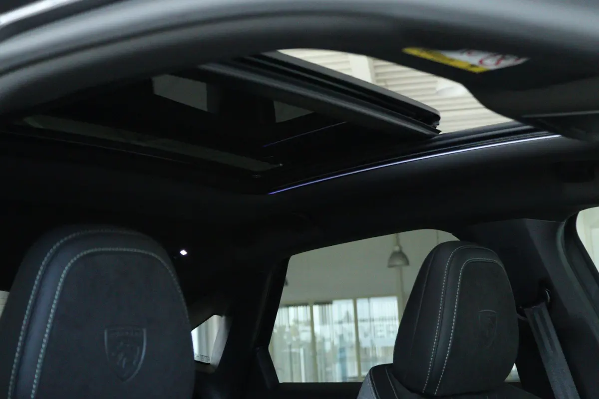Launch Edition | Advanced Active Safety Brake met camera en radar (Pack Safety Plus) | Climate Control | Elektrische parkeerrem