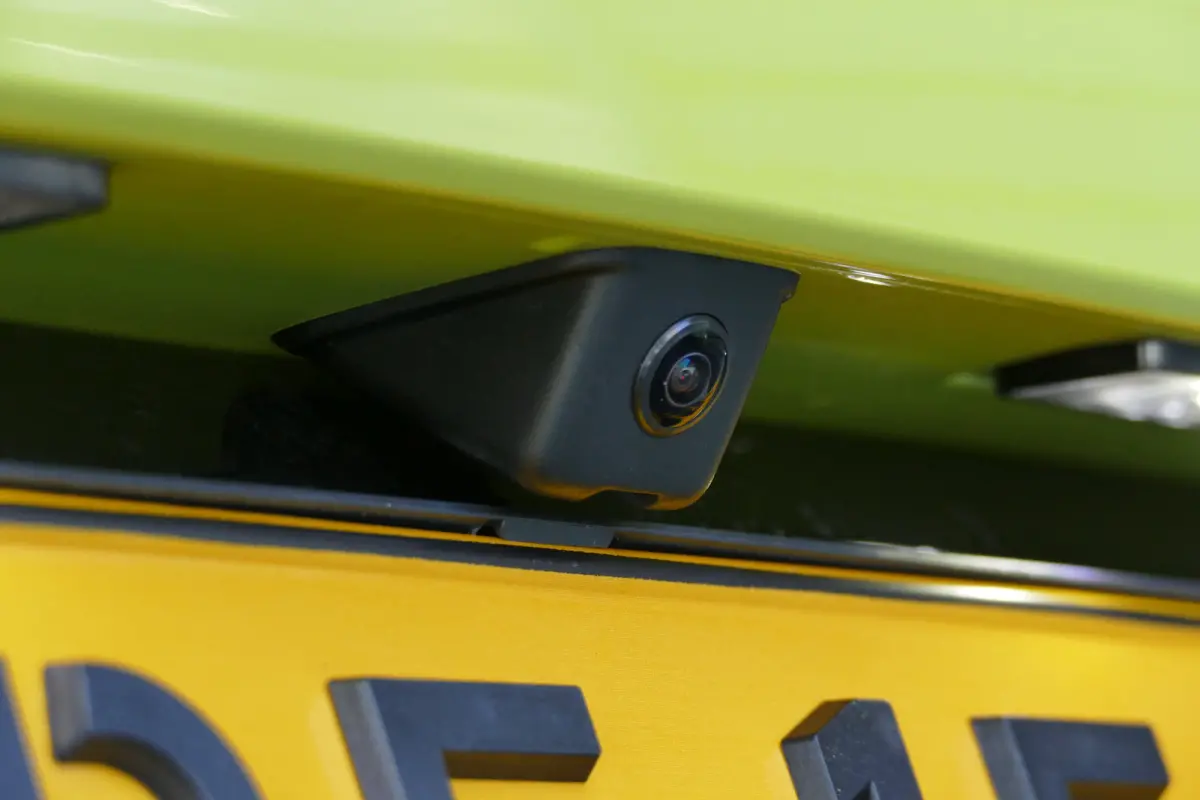 GT | Armsteunen op de voorportieren bekleed met kunstleder met groen sierstiksel (GT-Line) | Climate Control | Dashboard en deurpanelen in kunststof met carboneffect