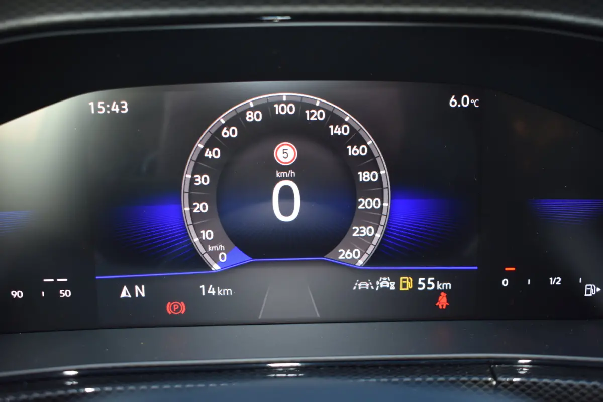 Life Edition | 'App-Connect' draadloze smartphone integratie | Achterlichten LED | Afstandscontrolesysteem (Front Assist)