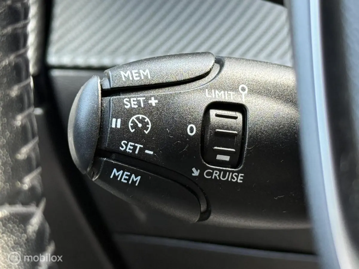 1.2 PureTech Allure Pack Camera CarPlay 17inch