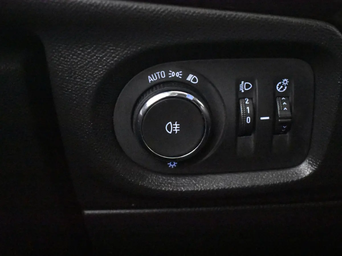 1.2 Level 3 | Climate control | Apple carplay Android auto | Parkeersensoren achter | Verkeersborden detectie |DAB | LED | 16"LMV