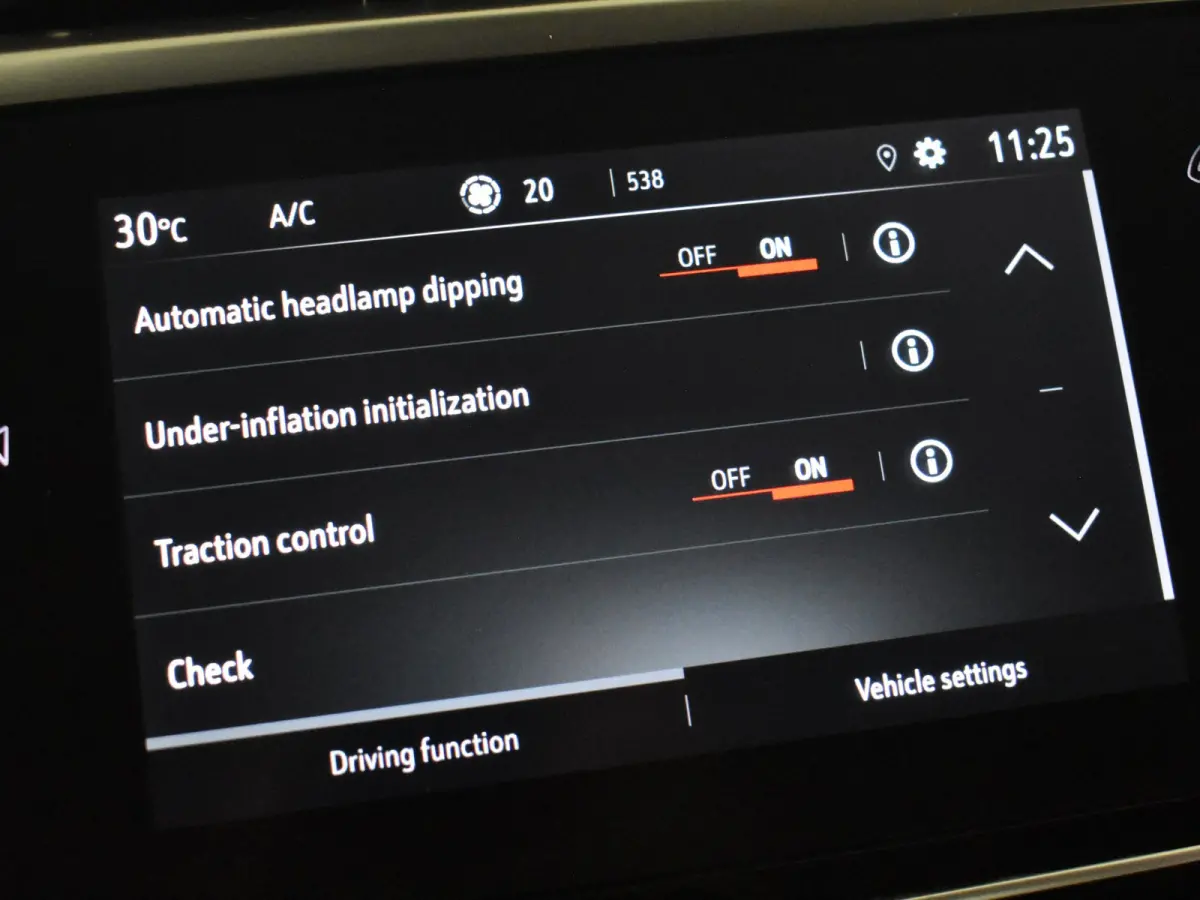1.2 Level 3 | Climate control | Apple carplay Android auto | Parkeersensoren achter | Verkeersborden detectie |DAB | LED | 16"LMV