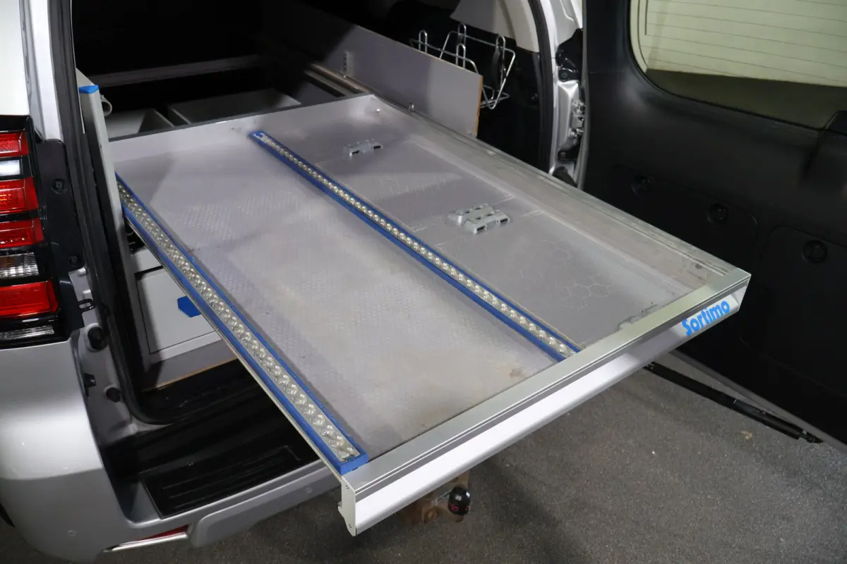 2.8 D-4D-F Challenger Window Van
